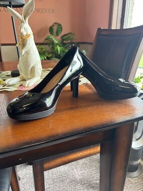 Clarks Black Patent Leather Mid Heel Pumps